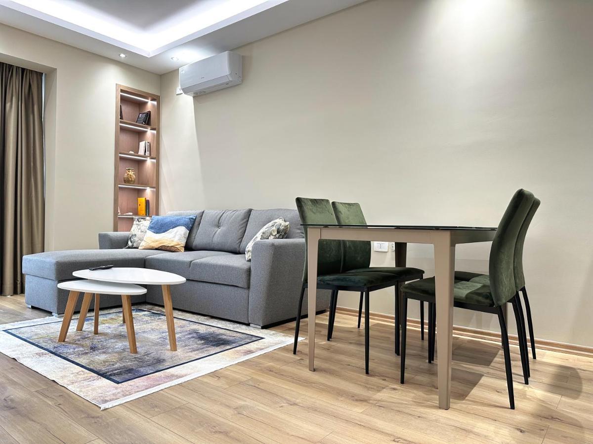 Deluxe Seaside Terraces Apartment